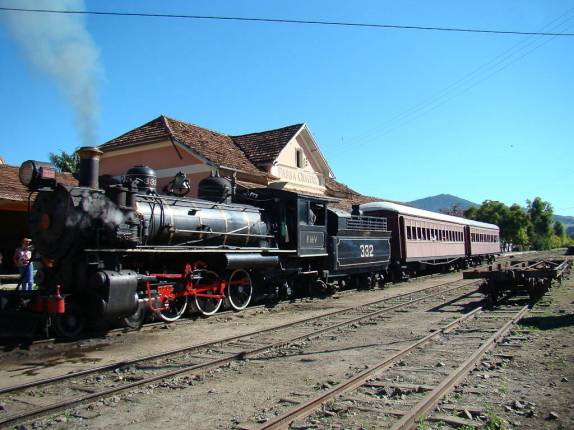 Maria-Fumaça na estação de Passa Quatro - MG Maria-Fumaça na estação de Passa Quatro - MG