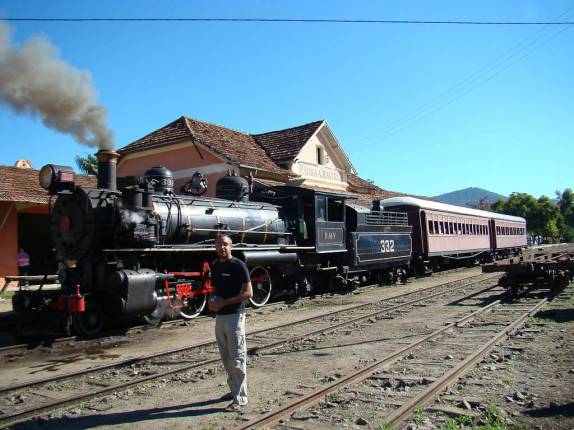 Maria-Fumaça na estação de Passa Quatro - MG Maria-Fumaça na estação de Passa Quatro - MG