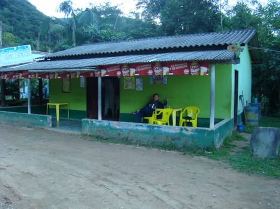 Merecida cerveja após a viagem de 3 horas entre Curitiba e Iporanga, onde está o Petar