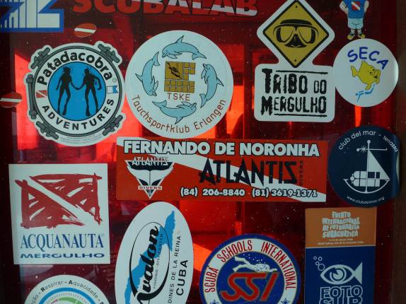 Mergulhadores brasileiros deixaram suas marcas no barco de mergulho na Isla de la Juventud, em Cuba Mergulhadores brasileiros deixaram suas marcas no barco de mergulho na Isla de la Juventud, em Cuba