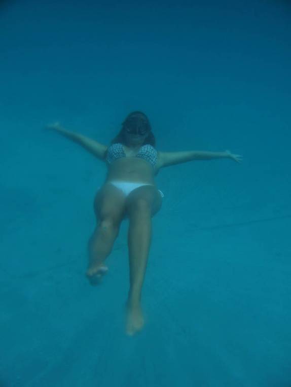 Mergulhando nas águas claras e azuis da praia de Columbier, em St. Barth - Caribe Mergulhando nas águas claras e azuis da praia de Columbier, em St. Barth - Caribe