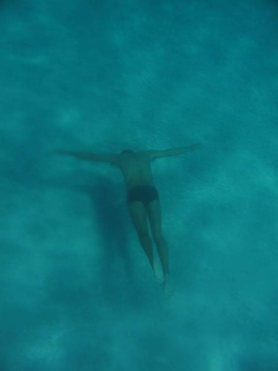 Mergulhando nas águas claras e azuis da praia de Columbier, em St. Barth - Caribe Mergulhando nas águas claras e azuis da praia de Columbier, em St. Barth - Caribe