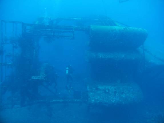 Mergulhando no naufrágio artificial Charlie Brown, na costa de Statia - Caribe Mergulhando no naufrágio artificial Charlie Brown, na costa de Statia - Caribe