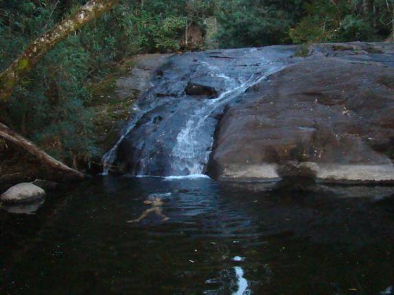 Mergulho no Vale Verde, na trilha mineira de acesso ao Pico da Bandeira, no PN do Caparaó - MG/ES