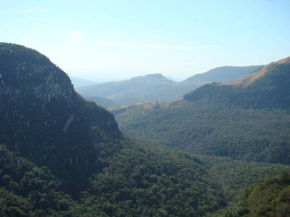 Montanhas no entorno do Salto São Francisco, em Prudentópolis - PR