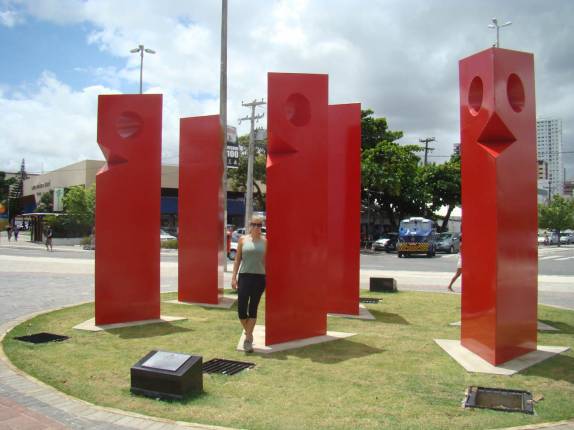 Monumenro ao sol nascente, na praia de Manaíra, em João Pessoa - PB Monumenro ao sol nascente, na praia de Manaíra, em João Pessoa - PB
