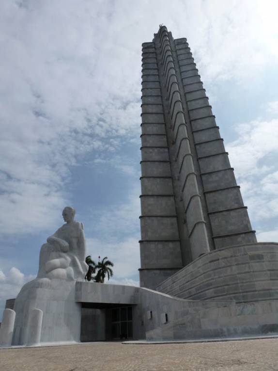 Monumento ao heroi da independência josé Martí, na Plaza de la Revolución, em Havana - Cuba Monumento ao heroi da independência josé Martí, na Plaza de la Revolución, em Havana - Cuba