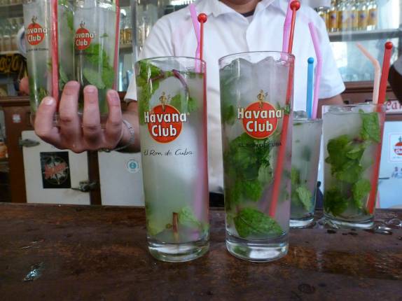 Morritos prontos para serem apreciados, em boteco tradicional de Havana, capital de Cuba