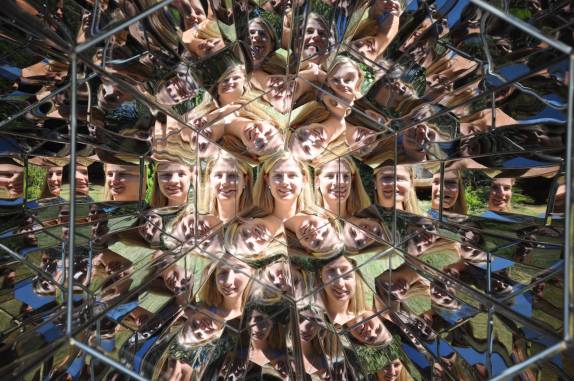 Mosaico de Anas, em Inhotim, Brumadinho, próximo à Belo Horizonte - MG