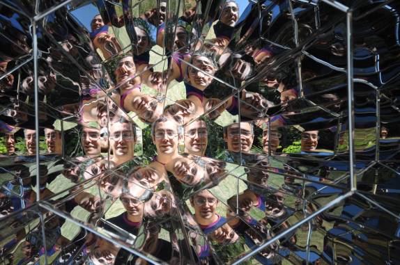 Mosaico de Rodrigos, em Inhotim, Brumadinho, próximo à Belo Horizonte - MG Mosaico de Rodrigos, em Inhotim, Brumadinho, próximo à Belo Horizonte - MG