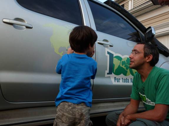 Mostrando o mapa dos 1000dias ao Aprendiz de Viajante, em Newark, no Delaware - Estados Unidos Mostrando o mapa dos 1000dias ao Aprendiz de Viajante, em Newark, no Delaware - Estados Unidos