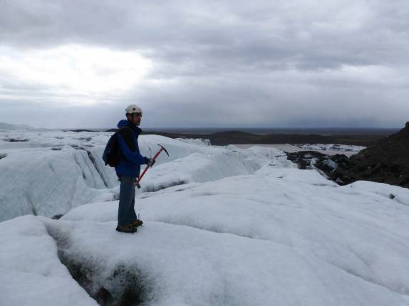 Muitas horas de caminhada na monumental geleira Vatnajokull, no parque de Skaftafell, no sul da Islândia Muitas horas de caminhada na monumental geleira Vatnajokull, no parque de Skaftafell, no sul da Islândia