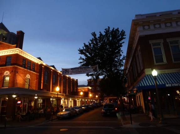 Muito movimento nos bares de Roanoke, na Virginia - EUA Muito movimento nos bares de Roanoke, na Virginia - EUA