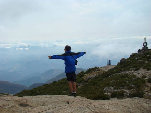 Muito vento no cume do Pico da Bandeira, PN do Caparaó - MG/ES