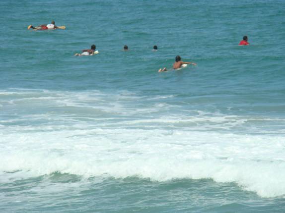 Muitos surfistas na Praia da Tiririca, em Itacaré - BA Muitos surfistas na Praia da Tiririca, em Itacaré - BA