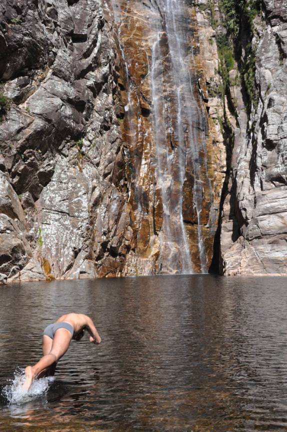 Na Cachoeira do Rabo de Cavalo, na Serra do Intendente, em Tabuleiro - MG Na Cachoeira do Rabo de Cavalo, na Serra do Intendente, em Tabuleiro - MG