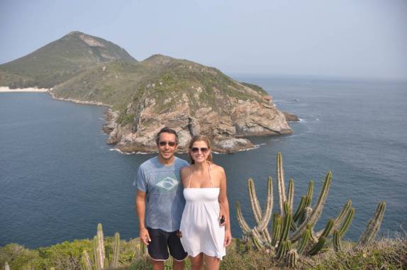 Na Ponta do Atalaia, em Arraial do Cabo - RJ. Ilha de Cabo Frio ao fundo Na Ponta do Atalaia, em Arraial do Cabo - RJ. Ilha de Cabo Frio ao fundo