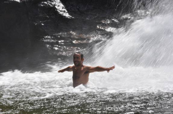 Nadando na Cachoeira de Santo Isidro, no Parque Nacional da Serra da Bocaina - SP