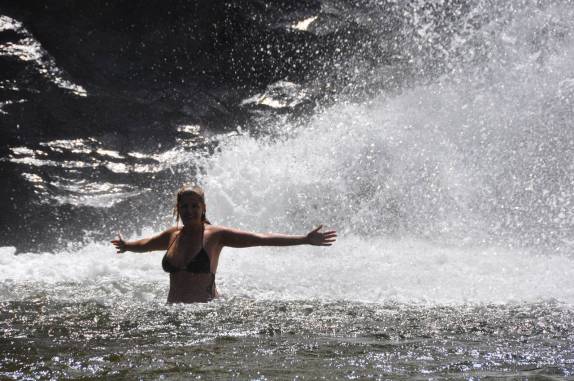 Nadando na Cachoeira de Santo Isidro, no Parque Nacional da Serra da Bocaina - SP