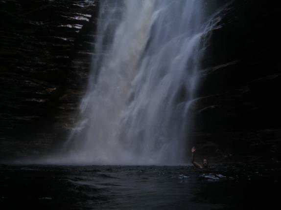 Nadando na Cachoeira do Buracão, região de Ibicoara, na Chapada Diamantina - BA Nadando na Cachoeira do Buracão, região de Ibicoara, na Chapada Diamantina - BA