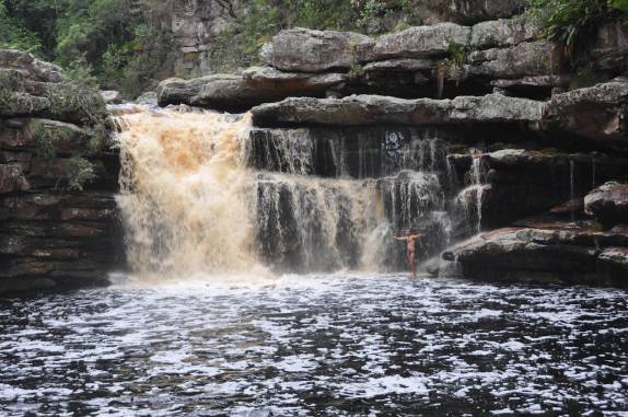 Nadando na Cachoeira do Encontro, no rio da Cachoeira da Fumacinha, região de Ibicoara, na Chapada Diamantina - BA