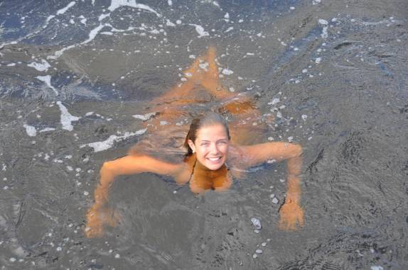 Nadando no poço da Cachoeira de Tremembé, na Baía de Camamu - BA Nadando no poço da Cachoeira de Tremembé, na Baía de Camamu - BA