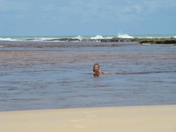 Nadando no rio Guaju, na fronteira entre Rio Grande do Norte e Paraíba