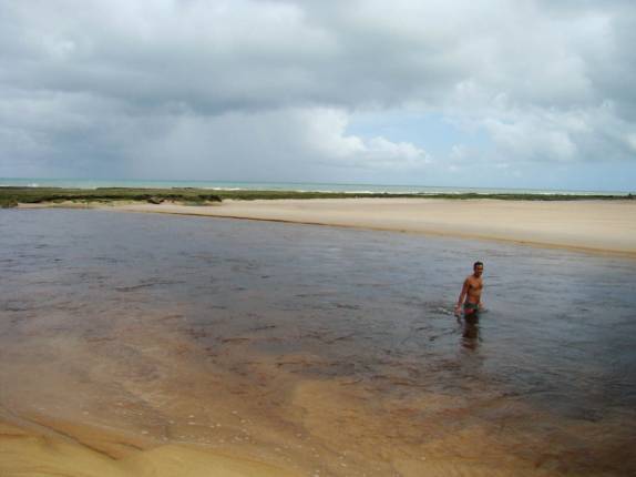 Nadando no rio Guaju, na fronteira entre Rio Grande do Norte e ParaÃba Nadando no rio Guaju, na fronteira entre Rio Grande do Norte e ParaÃba