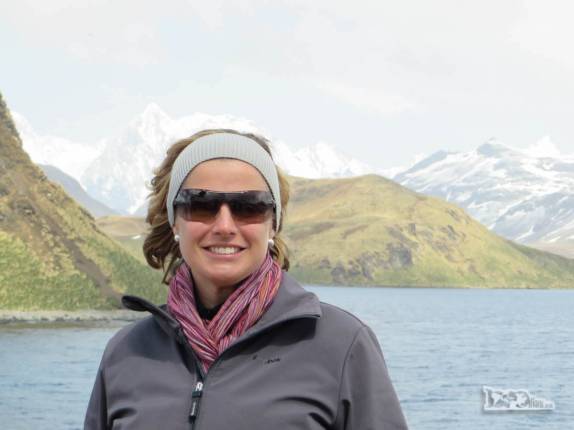 Navegando ao lado das mais altas montanhas da Geórgia do Sul, entre Stromness e Grytviken Navegando ao lado das mais altas montanhas da Geórgia do Sul, entre Stromness e Grytviken