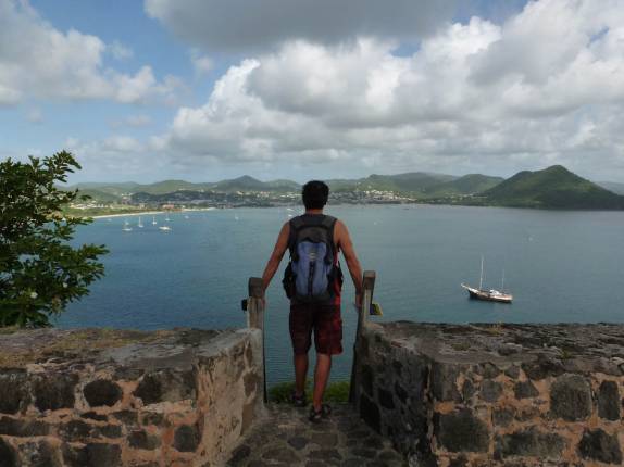 No alto do antigo forte em Pigeon Island, parque próximo à Rodney Bay, norte de Santa Lúcia