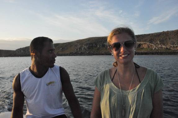 No bote a caminho da ilha Santa Bárbara em Abrolhos - BA