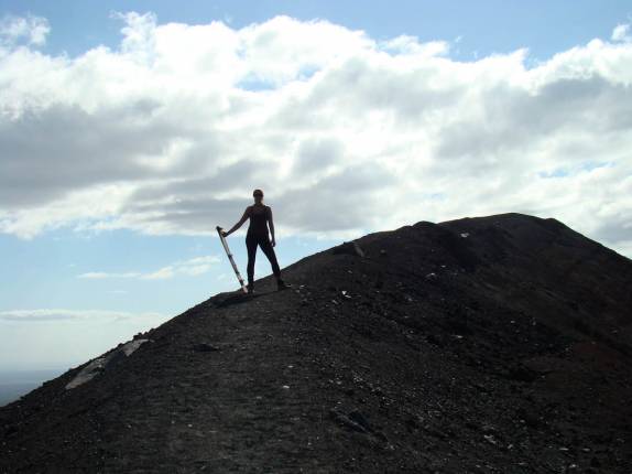 No cume do Cerro Negro, pronto para a descida de prancha! (próximo à León, na Nicarágua) No cume do Cerro Negro, pronto para a descida de prancha! (próximo à León, na Nicarágua)