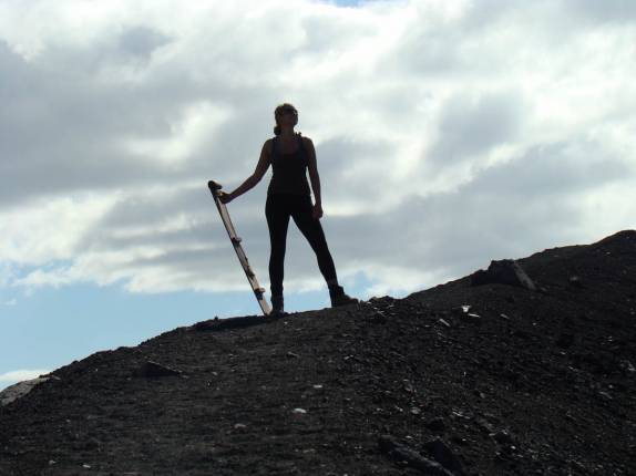 No cume do Cerro Negro, pronto para a descida de prancha! (próximo à León, na Nicarágua)