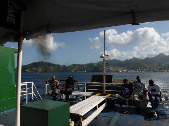 No ferry entre San Vincent e Bequia, uma das Granadinas No ferry entre San Vincent e Bequia, uma das Granadinas