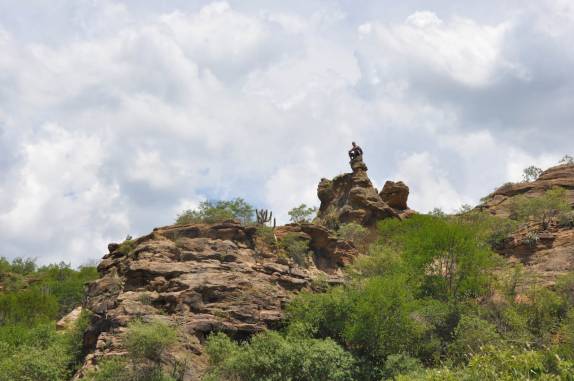 No topo de formação rochosa no Raso da Catarina, região de Paulo Afonso - BA No topo de formação rochosa no Raso da Catarina, região de Paulo Afonso - BA