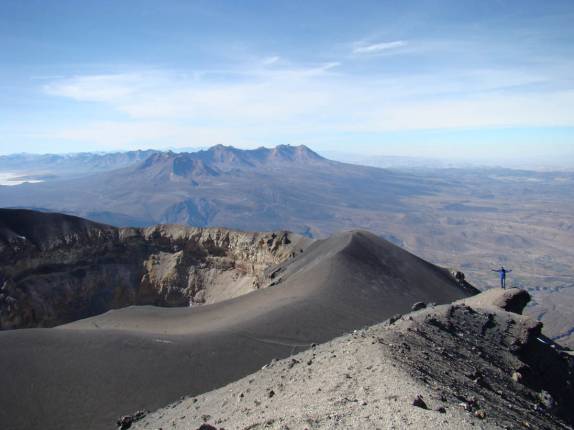 No topo do vulcão El Mistí, em Arequipa - Peru No topo do vulcão El Mistí, em Arequipa - Peru