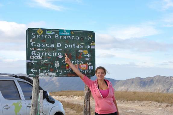 Nossa logo na placa no Caminho do Céu, próximo à Delfinópolis na região da Serra da Canastra - MG