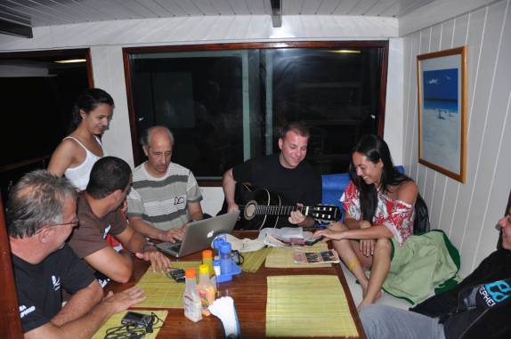 Nossa sala de estar no barco em Abrolhos - BA