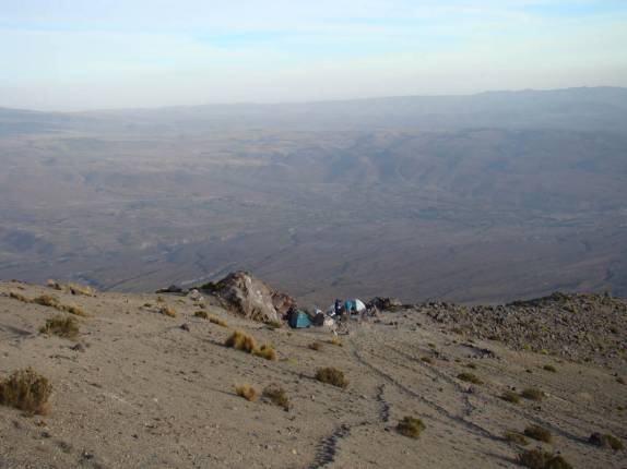 Nosso acampamento antes do ataque ao cume do vulcão El Mistí, em Arequipa - Peru Nosso acampamento antes do ataque ao cume do vulcão El Mistí, em Arequipa - Peru