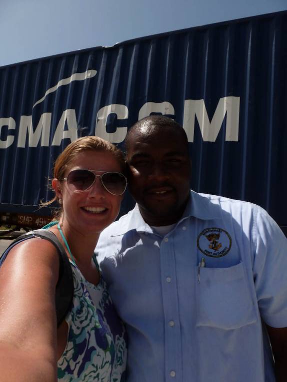 Nosso amigo portuário que nos salvou com uma carona no dia anterior, em Montserrat, no Caribe Nosso amigo portuário que nos salvou com uma carona no dia anterior, em Montserrat, no Caribe