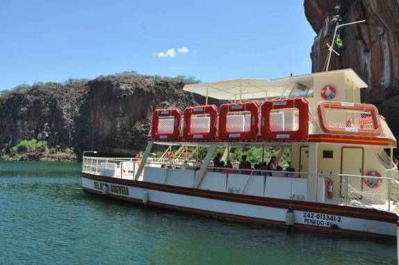 Nosso catamarã no passeio pelo rio São Francisco em Canindé do São Francisco, divisa de Sergipe e Alagoas