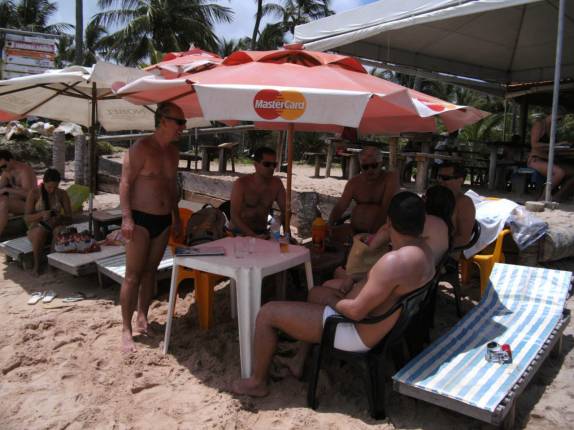 Nossos amigos mineiros e baianos na Praia de Taipus de Fora, em Barra Grande, Península do Maraú - BA