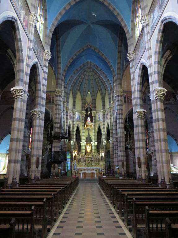 O belo interior da igreja do sagrado Coração de Jesus, em Córdoba, na Argentina