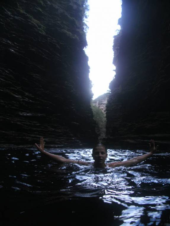 O canyon estreito que leva à Cachoeira do Buracão, região de Ibicoara, na Chapada Diamantina - BA O canyon estreito que leva à Cachoeira do Buracão, região de Ibicoara, na Chapada Diamantina - BA