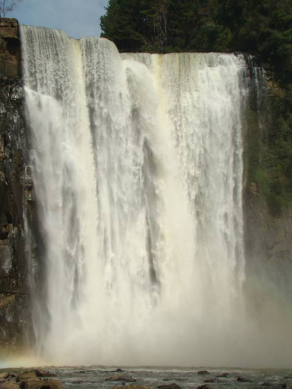 O enorme Salto Barão do Rio Branco, em Prudentópolis - PR O enorme Salto Barão do Rio Branco, em Prudentópolis - PR