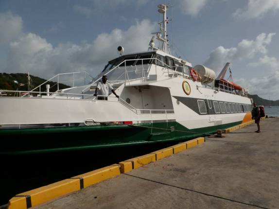 O Fast Ferry que faz a linha entre São Vicente e as principais ilhas Granadinas, no Caribe (em Port Elizabeth - Bequia) O Fast Ferry que faz a linha entre São Vicente e as principais ilhas Granadinas, no Caribe (em Port Elizabeth - Bequia)