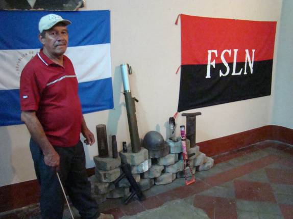 O Frank, nosso guia ex-guerrileiro no Museu dos Revolucionários, em León, na Nicarágua