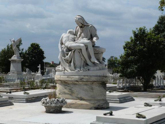 O maior cemitério do país, a Necrópolis Cristóbal Colón, em Havana - Cuba O maior cemitério do país, a Necrópolis Cristóbal Colón, em Havana - Cuba