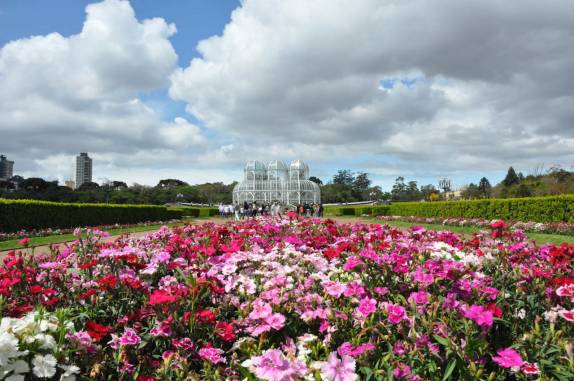 O Palácio de Cristal, no Jardim Botânico, em Curitiba - PR O Palácio de Cristal, no Jardim Botânico, em Curitiba - PR