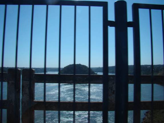 O rio Paraná, fronteira de Brasil e Paraguai, visto do alto da Ponte da Amizade O rio Paraná, fronteira de Brasil e Paraguai, visto do alto da Ponte da Amizade